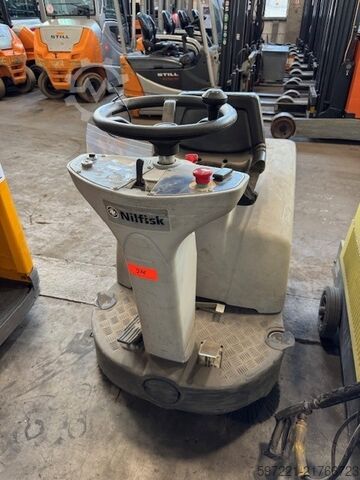 Zit-veegmachine Nilfisk SR1000S