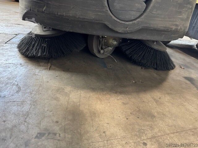 Zit-veegmachine Nilfisk SR1000S