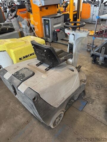 Măturătoare cu operator la bord Nilfisk SR1000S --> res. CP 18.06.2026!