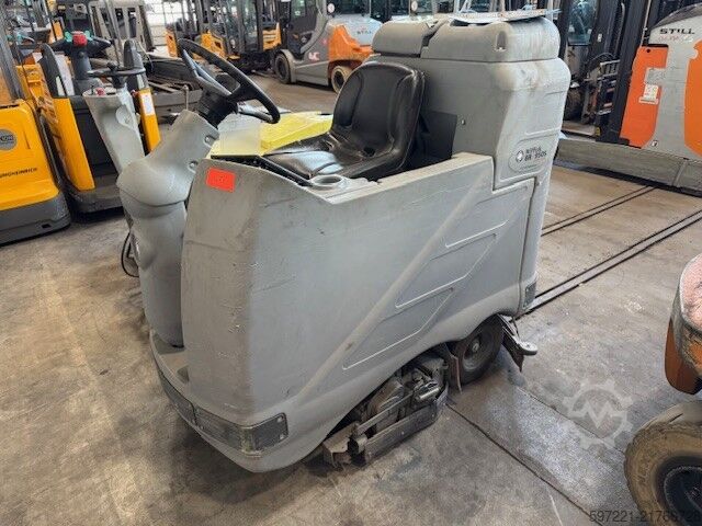 Zit-veegmachine Nilfisk BR 950CS