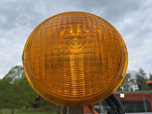 Transporter mit Kipper VOLKSWAGEN CRAFTER 2,0 TDI 4 MOTION DoKa 3-SEITENKIPPER AHK