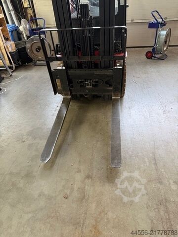 Heftruck EP EFL252