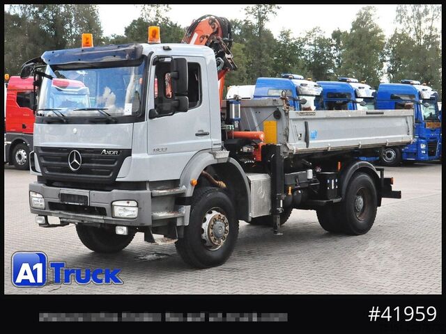 Gru montata su autocarro MERCEDES-BENZ Axor 1833, 4x4, Kran 3 Seiten Kipper, Funk