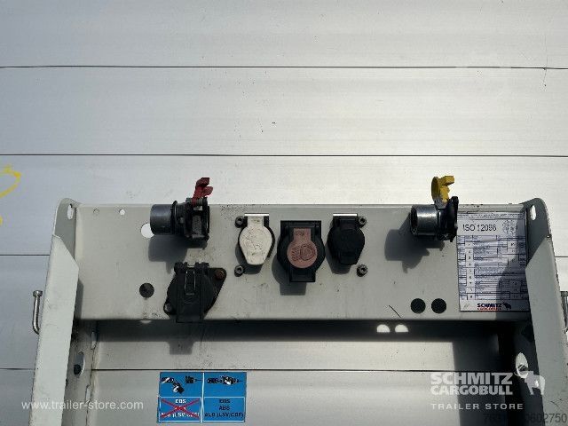 Otevřený návěs s plachtou Schmitz Cargobull Curtainsider Mega Getränke