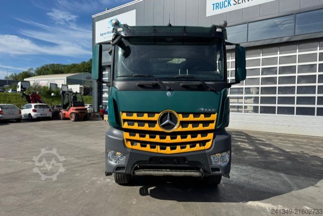 Autocarro ribaltabile MERCEDES-BENZ Arocs 4151 8x4 Moser