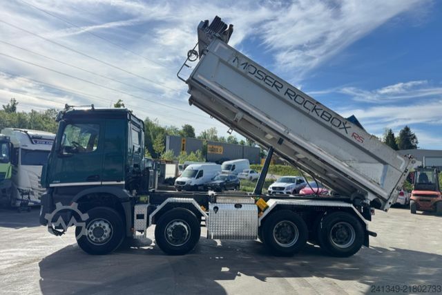 Autocarro ribaltabile MERCEDES-BENZ Arocs 4151 8x4 Moser