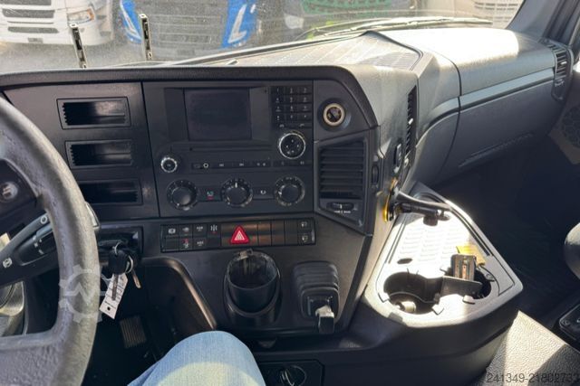 Autocarro ribaltabile MERCEDES-BENZ Arocs 4151 8x4 Moser