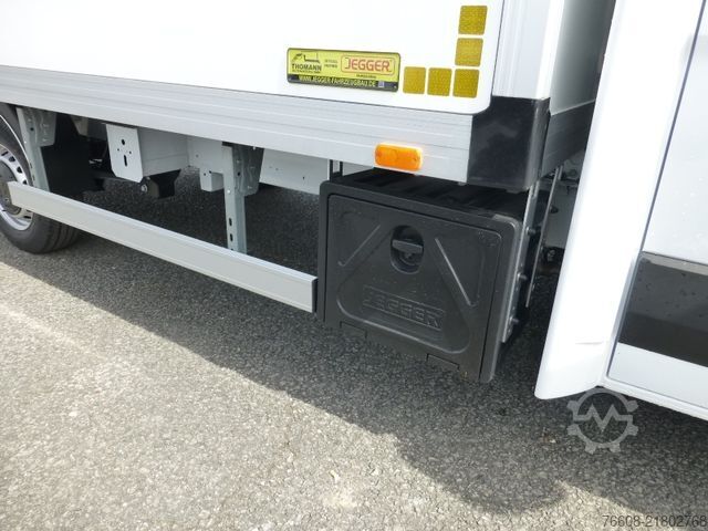 Vrachtwagen met bakwagen RENAULT NEW Master  Koffer Türen Möbelkoffer