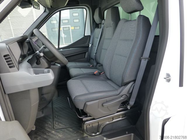 Vrachtwagen met bakwagen RENAULT NEW Master  Koffer Türen Möbelkoffer