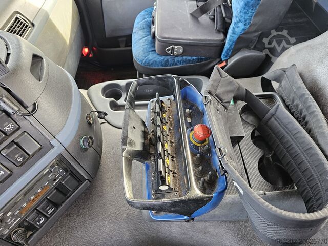 Dreiseitenkipper LKW Volvo FM9 340HP Kran FASSI F95A.24 Blatt/Blatt