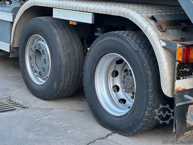Hakowiec DAF CF 250 VDL-Abrollkipper mit Planenaufbau u. LBW