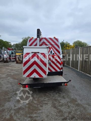 Plataforma de trabalho montada em camião NISSAN Nv klubb k32