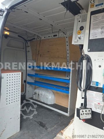 Plataforma de trabalho montada em camião NISSAN Nv klubb k32