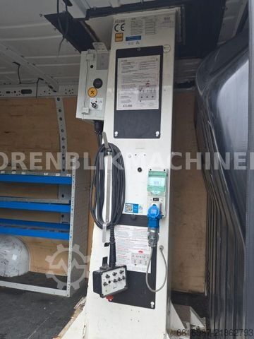 Plataforma de trabalho montada em camião NISSAN Nv klubb k32