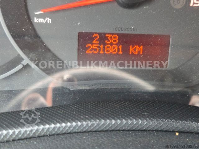 Plataforma de trabalho montada em camião NISSAN Nv klubb k32