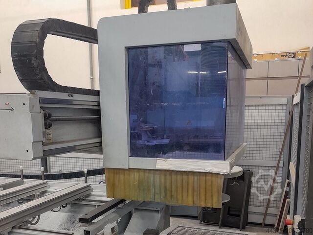 Centres d'usinage avec table à console WEEKE BHC 500