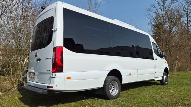 Miniautocarro MERCEDES-BENZ 519  Allrad 4 x 4 Lagerfahrzeug Stock 20 Sitzer