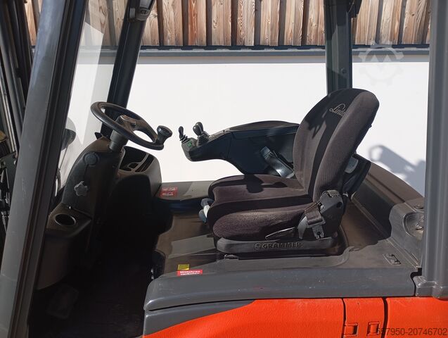 Vorkheftruck Linde E 16 Triplex Zinkenverstellgerät