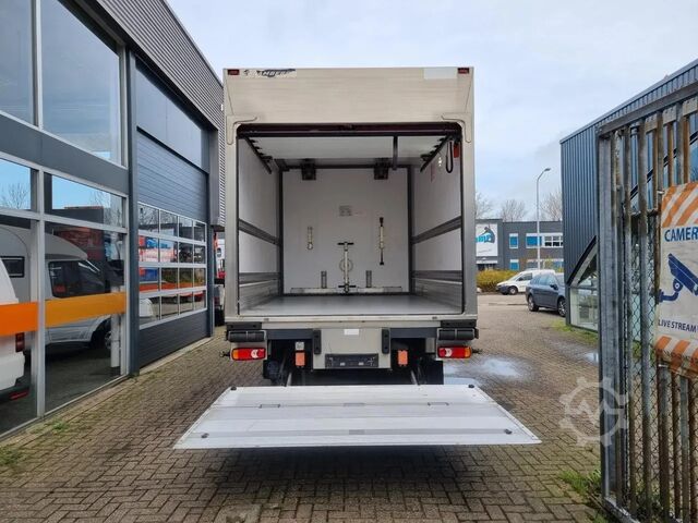 Gekoeld/bevroren transport DAF LF 220 Kuhlkoffer/Carrier Supra 850MT / LBW/ EU...