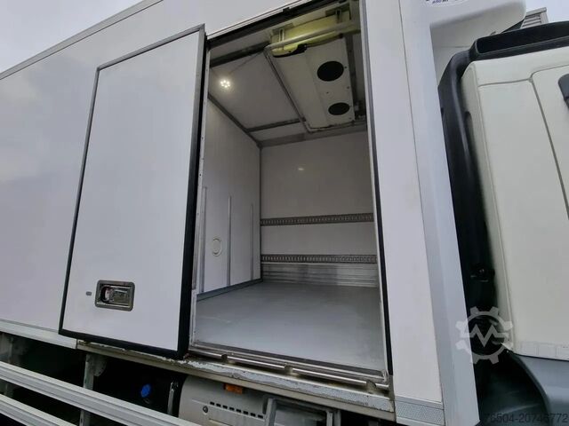 Gekoeld/bevroren transport DAF LF 220 Kuhlkoffer/Carrier Supra 850MT / LBW/ EU...