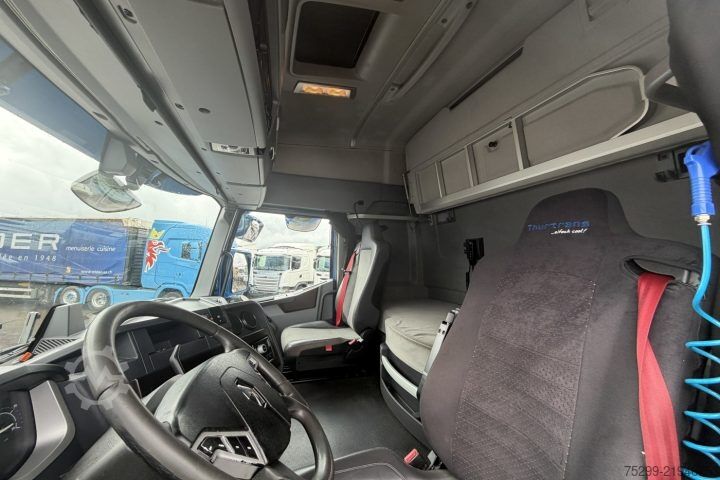 Standaard trekker Renault T460 4x2 SZM / Swiss-Vehicle
