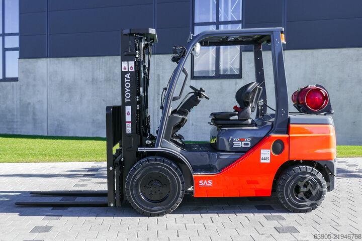 Gaffeltruck för gas Toyota 02-8FGF30