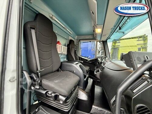 Autocarro con pianale e telone Iveco Eurocargo 180-320P