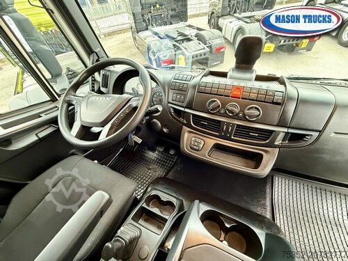 Autocarro con pianale e telone Iveco Eurocargo 180-320P