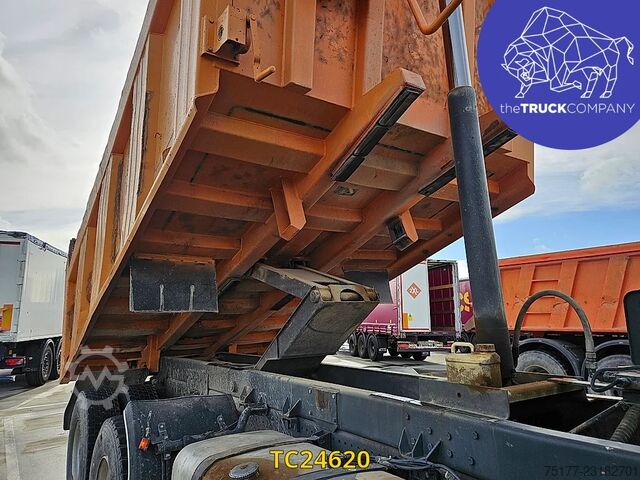  Mercedes-Benz Actros 3348