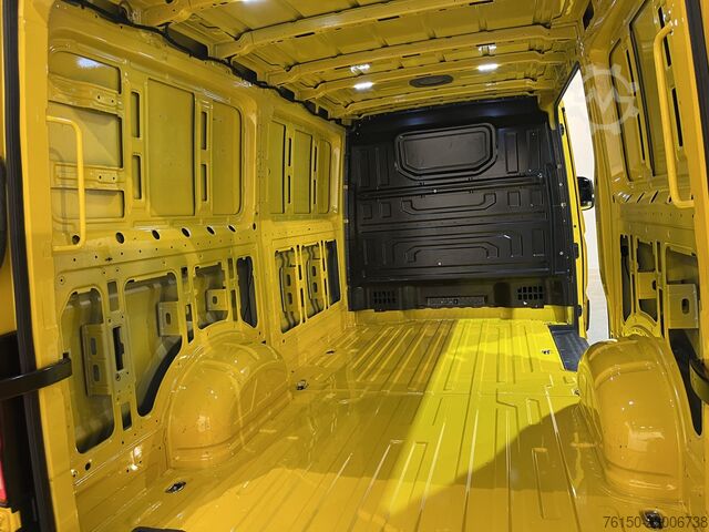 Dobozos furgon Volkswagen Crafter 35 2.0 TDI L3H2 140 PK / Euro 6 / 3.000...