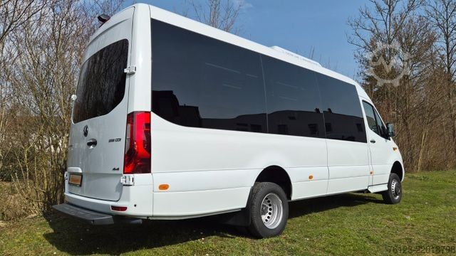Minibüs MERCEDES-BENZ 519  Allrad 4 x 4 Lagerfahrzeug Stock 20 Sitzer