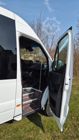 Minibüs MERCEDES-BENZ 519  Allrad 4 x 4 Lagerfahrzeug Stock 20 Sitzer