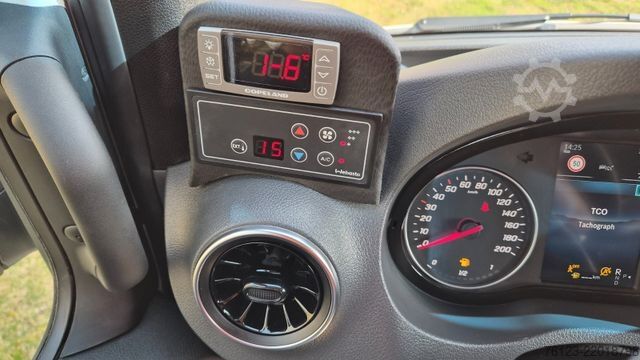 Minibüs MERCEDES-BENZ 519  Allrad 4 x 4 Lagerfahrzeug Stock 20 Sitzer