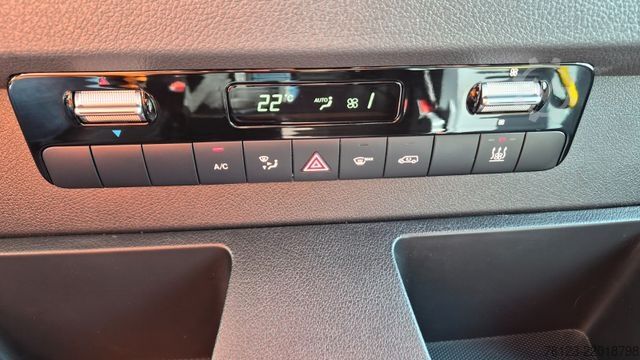 Minibüs MERCEDES-BENZ 519  Allrad 4 x 4 Lagerfahrzeug Stock 20 Sitzer