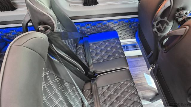 Minibüs MERCEDES-BENZ 519  Allrad 4 x 4 Lagerfahrzeug Stock 20 Sitzer