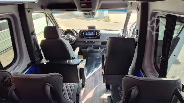Minibüs MERCEDES-BENZ 519  Allrad 4 x 4 Lagerfahrzeug Stock 20 Sitzer