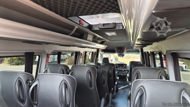 Minibüs MERCEDES-BENZ 519  Allrad 4 x 4 Lagerfahrzeug Stock 20 Sitzer