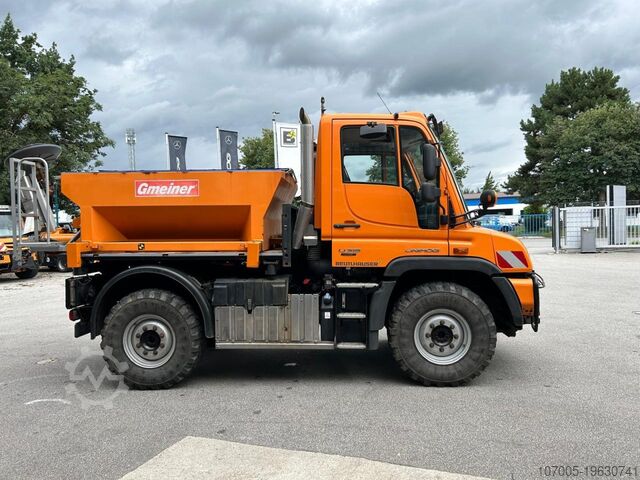 Mások Mercedes-Benz Unimog U 318 mit Gmeiner Streuer STA 2500 TC
