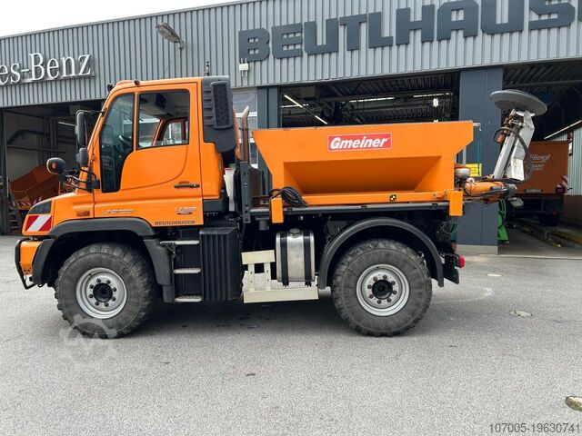 Mások Mercedes-Benz Unimog U 318 mit Gmeiner Streuer STA 2500 TC