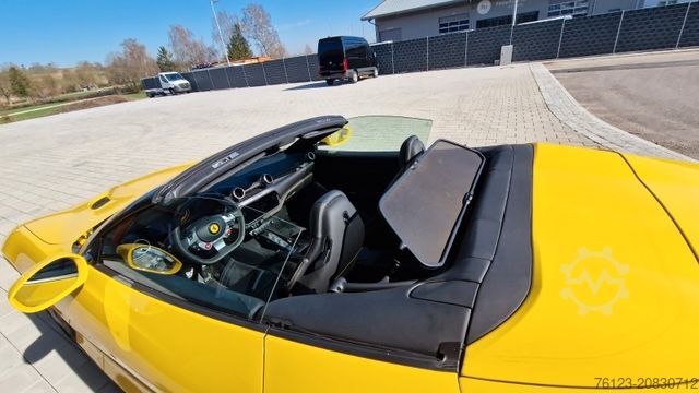 Van FERRARI Portofino