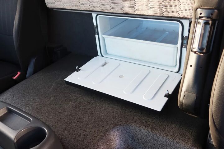 Box body DAF CF 320 Bak+Klep Dhollandia  2.000 kg