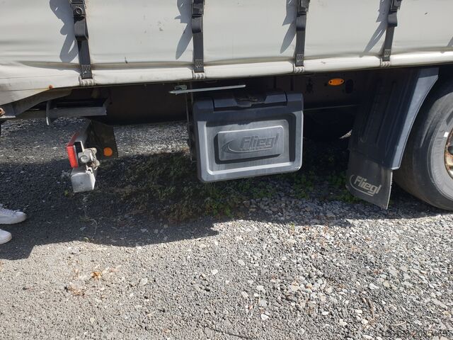 Semiremorcă deschisă cu prelată FLIEGL 3-Achs Gardine SDS 350 RoadRunner