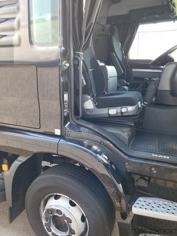 Flatbed truck with tarp MAN TGM 15.290 BL Curtainside-Edscha, 1.Hand