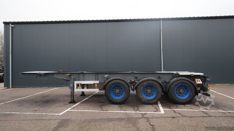 Transport af containere Van Hool 20 ft tank container transport trailer