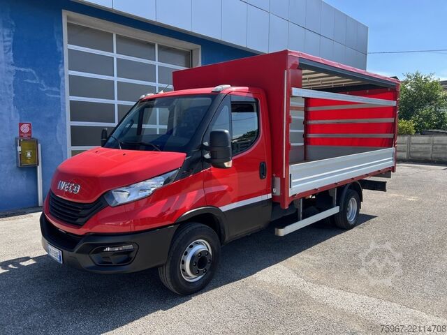 Ponyvával szerelt furgon Iveco Daily 72-180