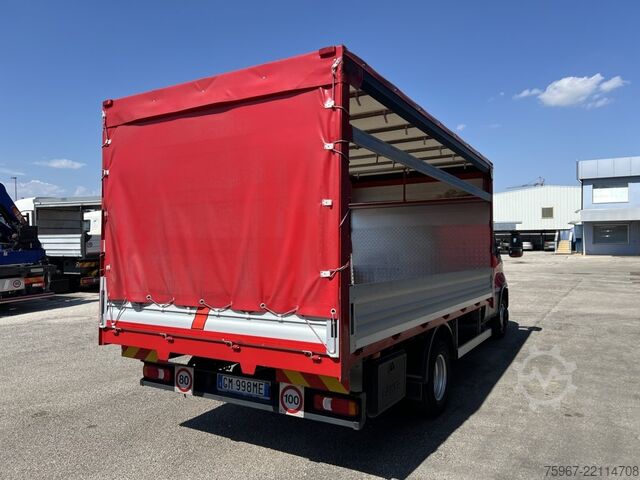 Ponyvával szerelt furgon Iveco Daily 72-180
