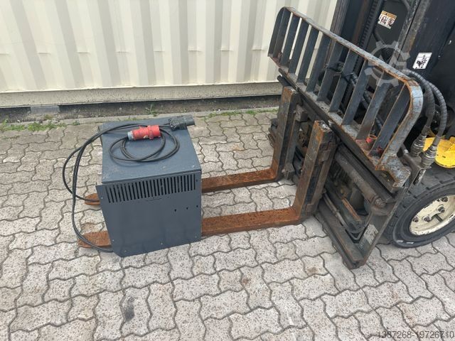 Frontstapler YALE ERP30VL / Seitenschieber + Zinkenverstellung