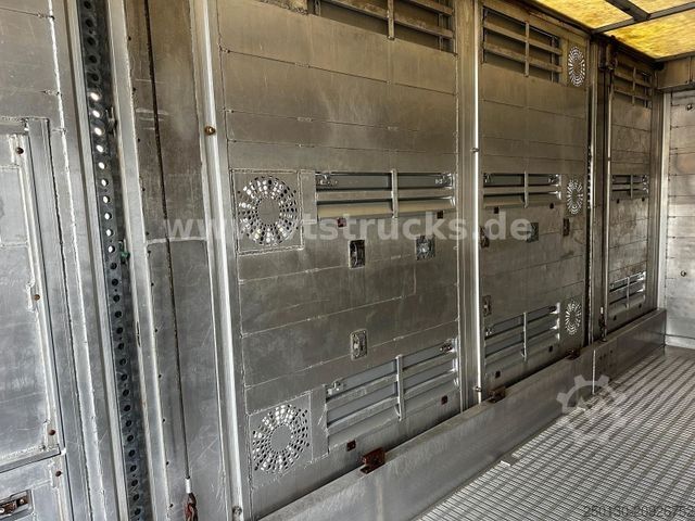 Nákladní vůz pro přepravu dobytka DAF CF 320 4x2 EU6c FINKL 2.Stock Viehtransporter