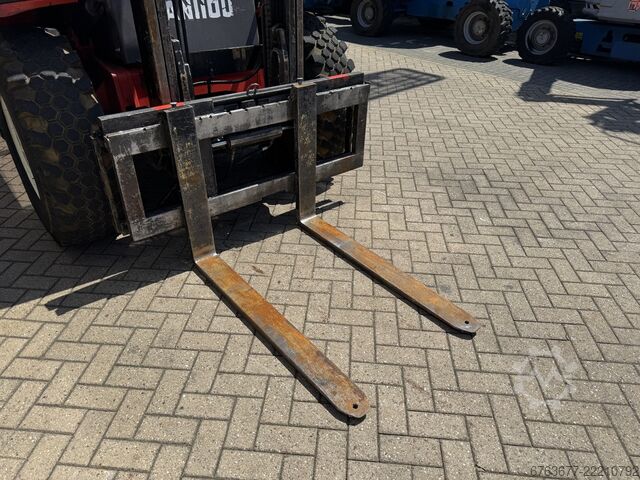 Manitou MC30-2 terep targonca 4x2 Duplo 370 oldalmozgató 5290 üzemóra Perkins DIESEL 2002 MANITOU MC30-2  Ruwterrein heftruck 4x2 Duplo 370 sideshift 5290UUR Perkins DIESEL 2002