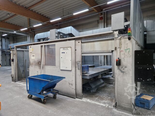Centro de usinagem CNC MAKA MM 7t